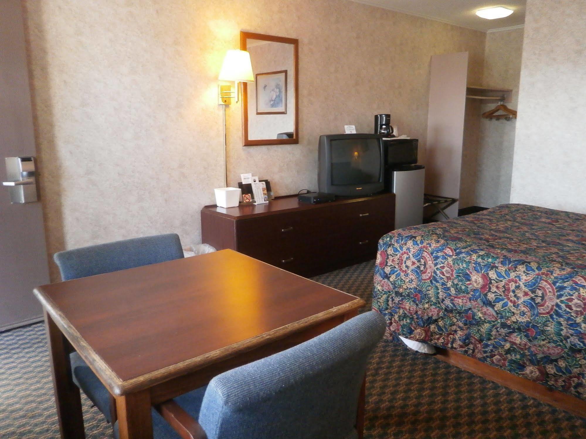 Richmond Inn And Suites Zewnętrze zdjęcie